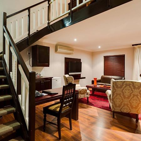 Protea Hotel By Marriott Dorpshuis & Spa Стелленбос Экстерьер фото