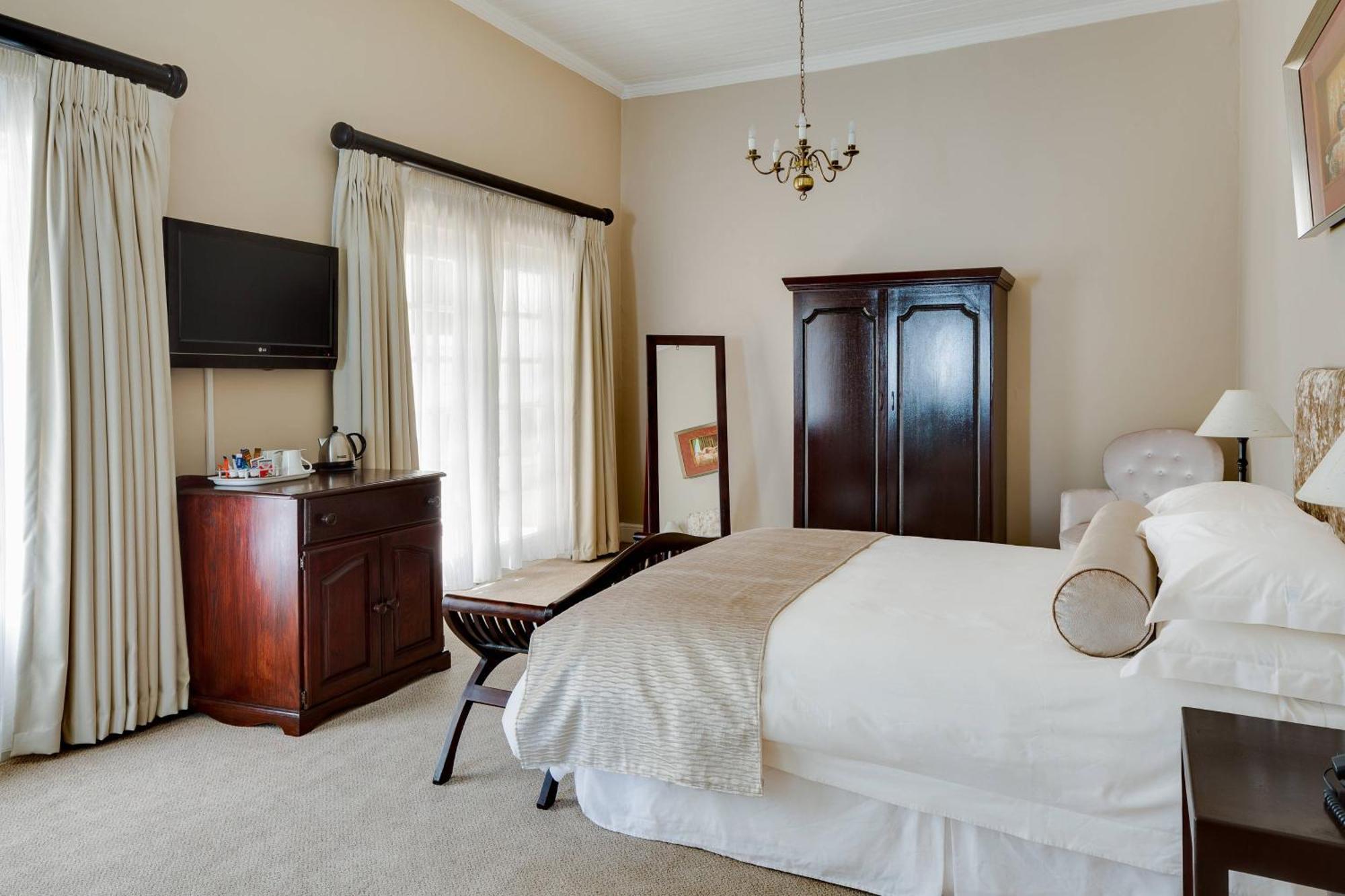 Protea Hotel By Marriott Dorpshuis & Spa Стелленбос Экстерьер фото