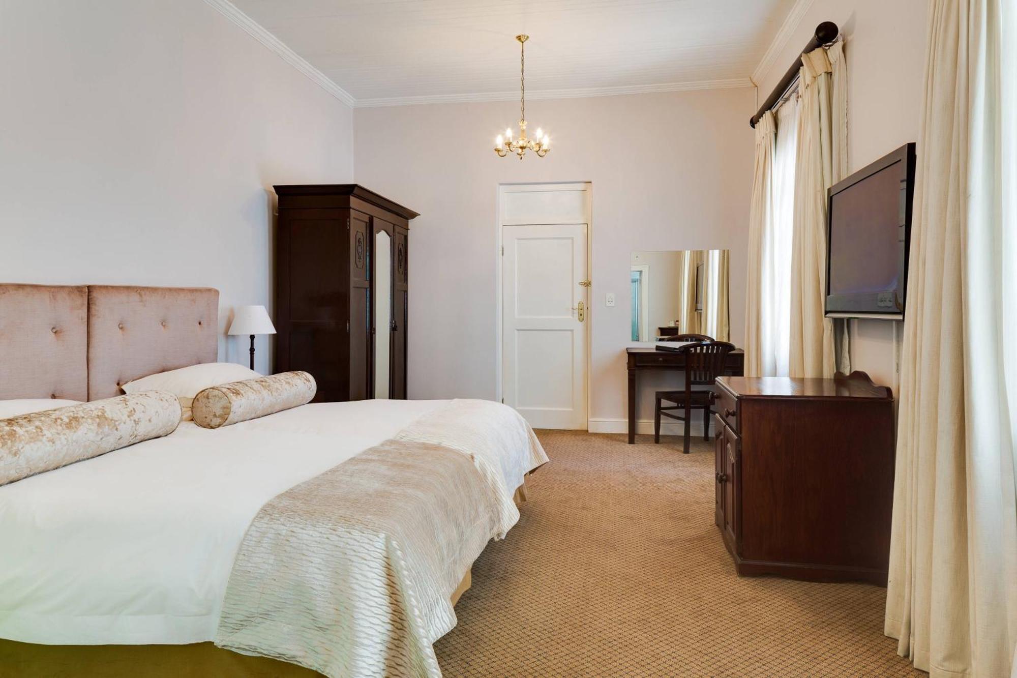 Protea Hotel By Marriott Dorpshuis & Spa Стелленбос Экстерьер фото